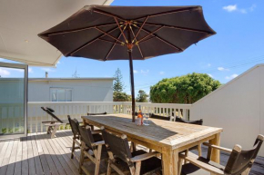 The Beach Life - Waihi Beach Holiday Home, Waihi Beach